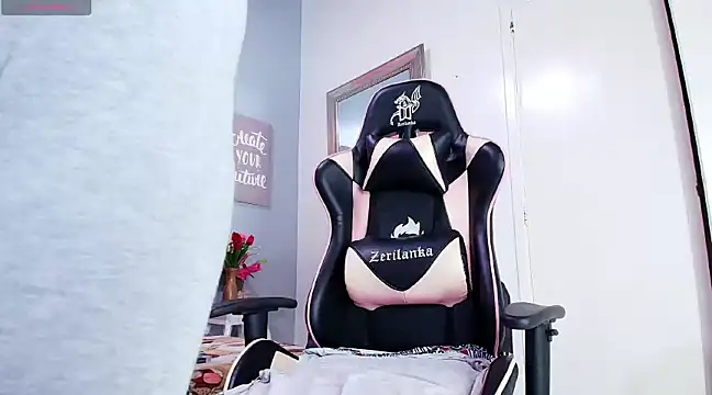 Snapshot of RebeccaSexx chatting on 01/06/25, 08:18 RebeccaSexx online show from 01/06/25, 08:18