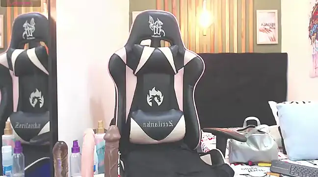 Snapshot of RebeccaSexx chatting on 02/11/25, 10:07 RebeccaSexx online show from 02/11/25, 10:07