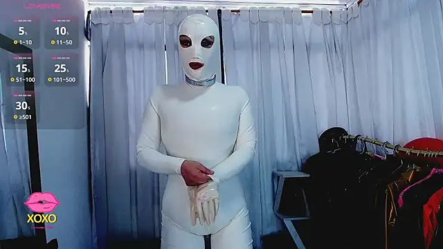 Snapshot of LatexDevil_Blondie chatting on 03/26/26, 01:49 LatexDevil Blondie online show from 03/26/26, 01:49