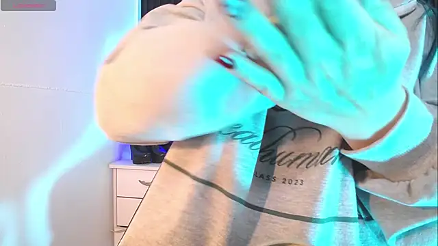 alicia moom online show from 11/03/25, 05:58