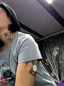 KikiXRed online show from 11/20/25, 08:25