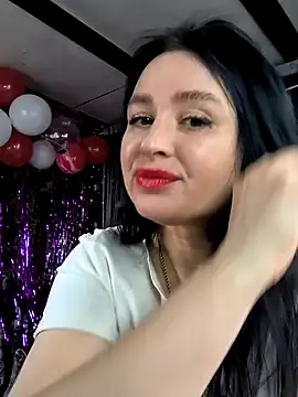 Snapshot of KikiXRed chatting on 02/15/26, 06:43 KikiXRed online show from 02/15/26, 06:43