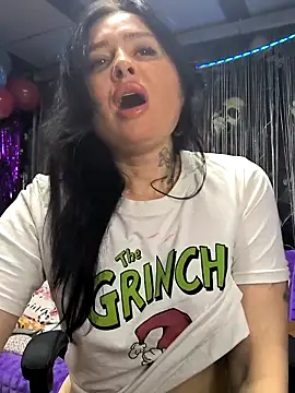 Snapshot of KikiXRed chatting on 02/20/26, 05:13 KikiXRed online show from 02/20/26, 05:13