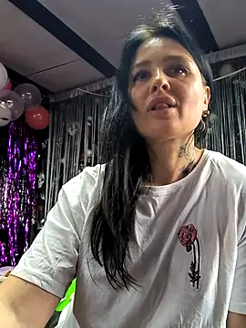 Snapshot of KikiXRed chatting on 03/03/26, 11:27 KikiXRed online show from 03/03/26, 11:27