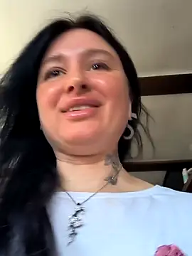 Snapshot of KikiXRed chatting on 03/11/26, 09:04 KikiXRed online show from 03/11/26, 09:04