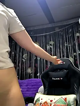 Snapshot of KikiXRed chatting on 03/17/26, 04:17 KikiXRed online show from 03/17/26, 04:17