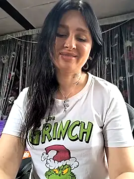 Snapshot of KikiXRed chatting on 04/11/26, 08:40 KikiXRed online show from 04/11/26, 08:40