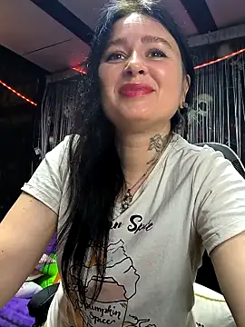 Snapshot of KikiXRed chatting on 04/12/26, 04:06 KikiXRed online show from 04/12/26, 04:06