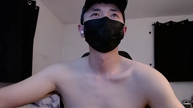 Snapshot of twbobo00715 chatting on 12/01/25, 11:32 twbobo00715 online show from 12/01/25, 11:32