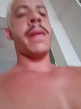 Snapshot of MachoScorpionCaralho chatting on 01/04/25, 05:37 MachoScorpionCaralho online show from 01/04/25, 05:37