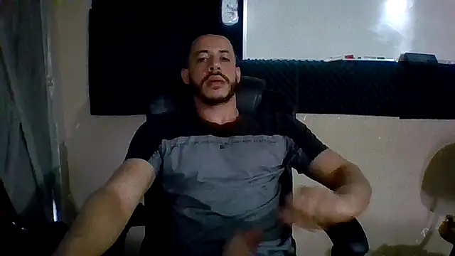 Snapshot of MachoScorpionCaralho chatting on 09/19/25, 10:27 MachoScorpionCaralho online show from 09/19/25, 10:27