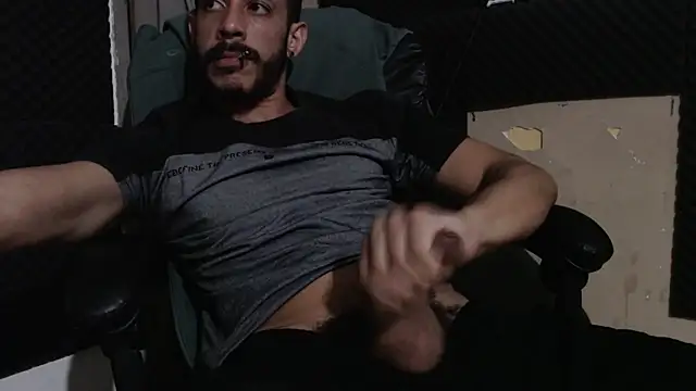 Snapshot of MachoScorpionCaralho chatting on 04/21/26, 12:56 MachoScorpionCaralho online show from 04/21/26, 12:56