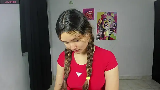 Alice bloom  online show from 11/26/25, 04:02