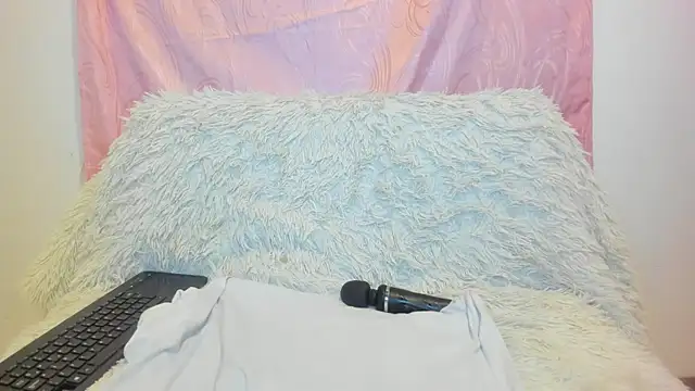 Snapshot of iisabella_gonzalez chatting on 11/12/25, 05:41 iisabella gonzalez online show from 11/12/25, 05:41