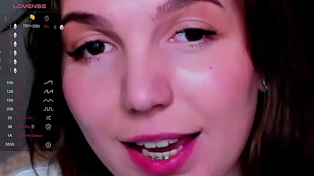 KindHazelHere  online show from 03/18/25, 11:20