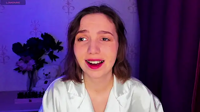 KindHazelHere  online show from 02/14/26, 08:16