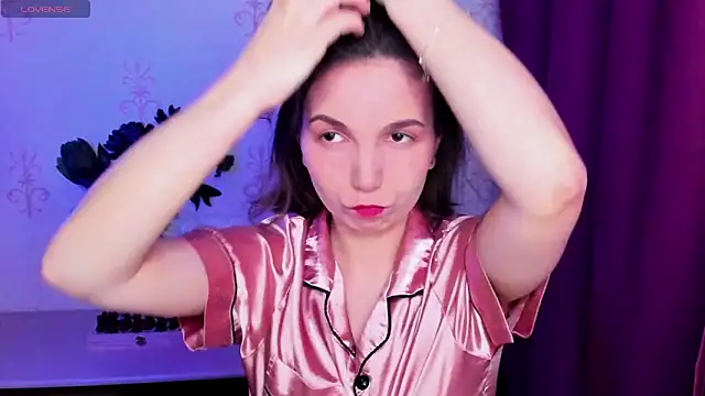 KindHazelHere  online show from 02/18/26, 06:26