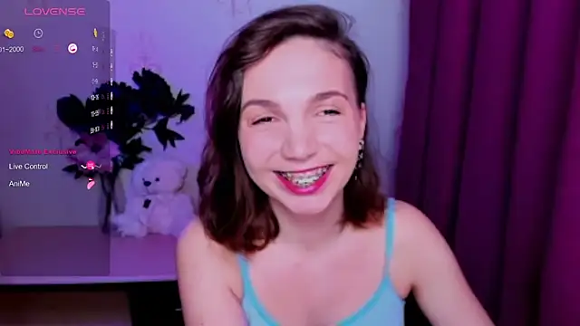 KindHazelHere  online show from 05/05/26, 07:33