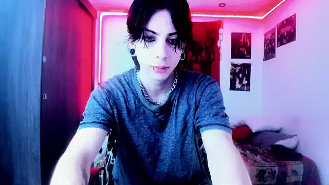 Snapshot of dussk_ chatting on 12/21/24, 05:58 dussk online show from 12/21/24, 05:58