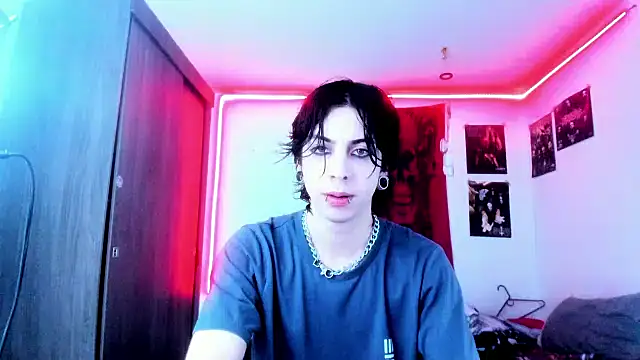 Snapshot of dussk_ chatting on 12/29/24, 05:42 dussk online show from 12/29/24, 05:42
