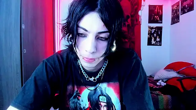 Snapshot of dussk_ chatting on 02/13/25, 06:41 dussk online show from 02/13/25, 06:41