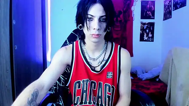 Snapshot of dussk_ chatting on 02/19/25, 06:00 dussk online show from 02/19/25, 06:00