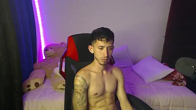 Snapshot of stevenSEX123 chatting on 12/09/24, 04:12 stevenSEX123 online show from 12/09/24, 04:12