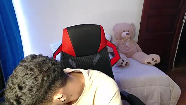 Snapshot of stevenSEX123 chatting on 12/13/24, 10:45 stevenSEX123 online show from 12/13/24, 10:45