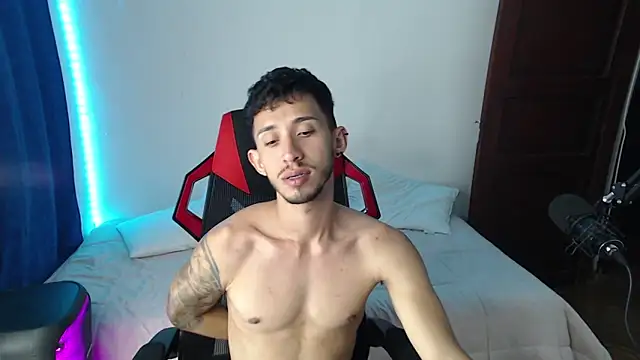 Snapshot of stevenSEX123 chatting on 12/23/24, 03:18 stevenSEX123 online show from 12/23/24, 03:18