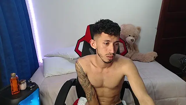 Snapshot of stevenSEX123 chatting on 12/25/24, 03:40 stevenSEX123 online show from 12/25/24, 03:40