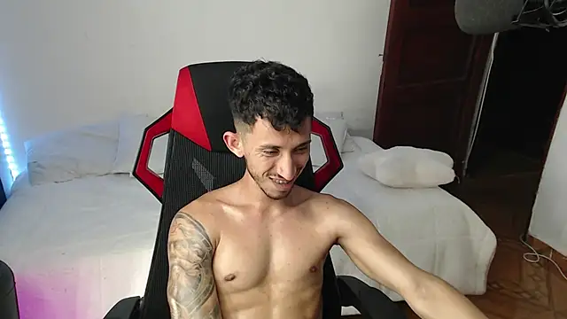 Snapshot of stevenSEX123 chatting on 01/01/25, 04:50 stevenSEX123 online show from 01/01/25, 04:50