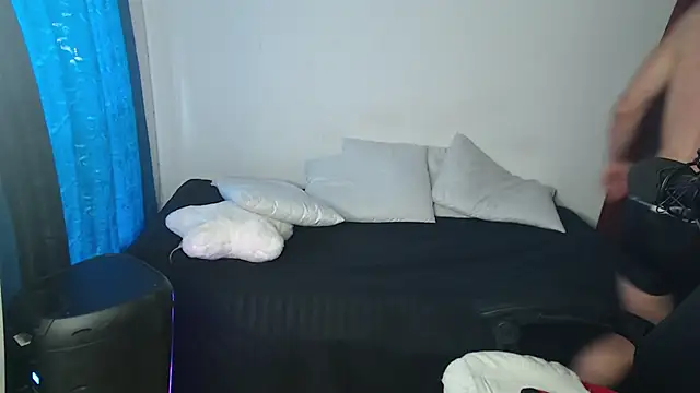 Snapshot of stevenSEX123 chatting on 01/04/25, 07:13 stevenSEX123 online show from 01/04/25, 07:13