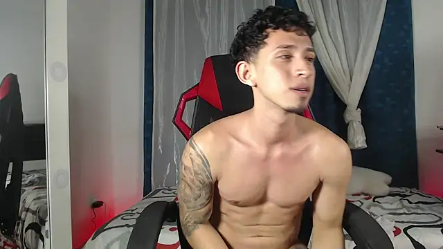 Snapshot of stevenSEX123 chatting on 09/19/25, 02:46 stevenSEX123 online show from 09/19/25, 02:46