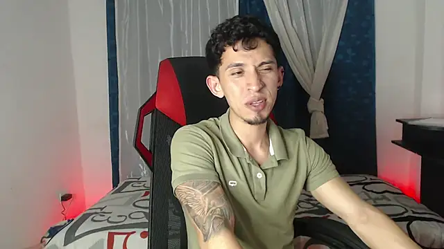 Snapshot of stevenSEX123 chatting on 09/21/25, 05:20 stevenSEX123 online show from 09/21/25, 05:20