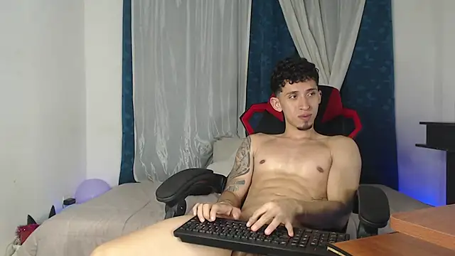 Snapshot of stevenSEX123 chatting on 10/10/25, 06:01 stevenSEX123 online show from 10/10/25, 06:01