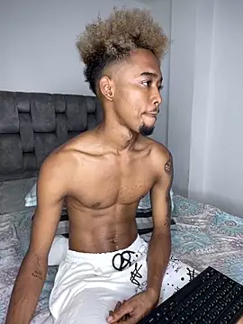 Snapshot of matatanlove chatting on 12/15/24, 06:40 matatanlove online show from 12/15/24, 06:40