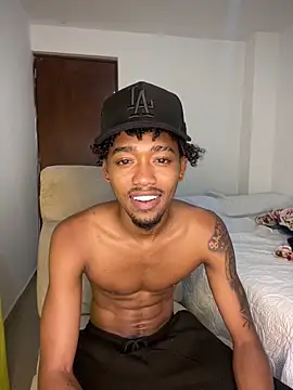 Snapshot of matatanlove chatting on 10/27/25, 03:32 matatanlove online show from 10/27/25, 03:32