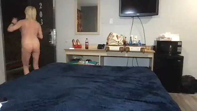 TiffaneyLove online show from 03/04/26, 03:45