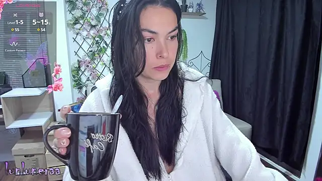 Snapshot of Lunlunera chatting on 02/06/25, 04:53 Lunlunera online show from 02/06/25, 04:53