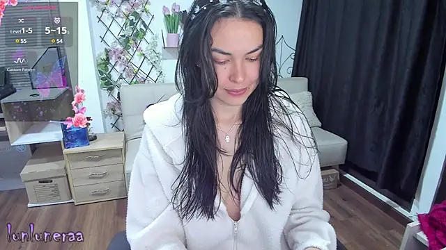 Snapshot of Lunlunera chatting on 02/07/25, 06:56 Lunlunera online show from 02/07/25, 06:56