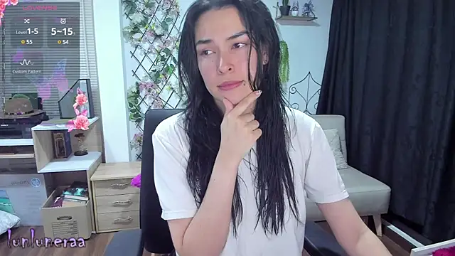 Snapshot of Lunlunera chatting on 02/21/25, 03:56 Lunlunera online show from 02/21/25, 03:56