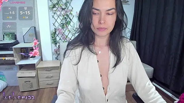 Snapshot of Lunlunera chatting on 02/25/25, 06:14 Lunlunera online show from 02/25/25, 06:14