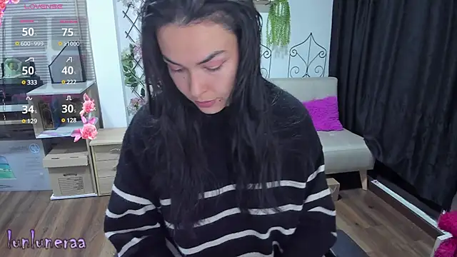 Snapshot of Lunlunera chatting on 03/17/25, 01:03 Lunlunera online show from 03/17/25, 01:03