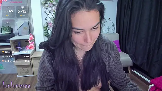 Snapshot of Lunlunera chatting on 03/17/25, 10:27 Lunlunera online show from 03/17/25, 10:27