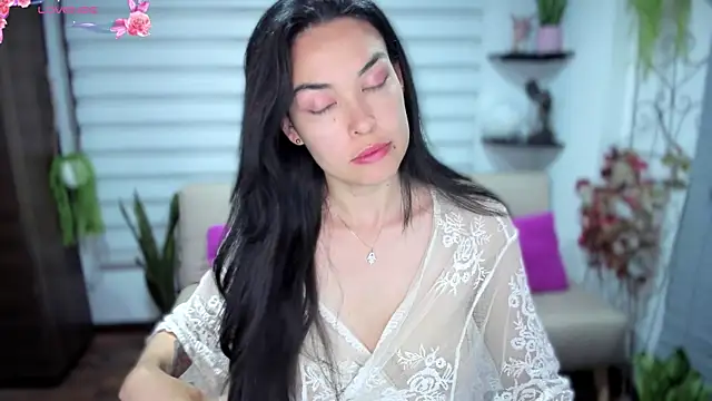 Snapshot of Lunlunera chatting on 09/20/25, 03:07 Lunlunera online show from 09/20/25, 03:07