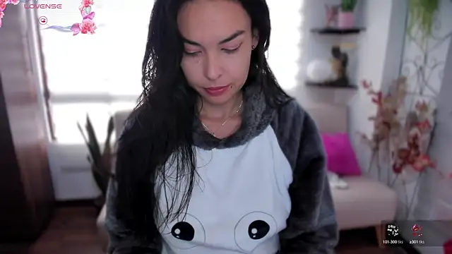 Snapshot of Lunlunera chatting on 10/10/25, 12:04 Lunlunera online show from 10/10/25, 12:04