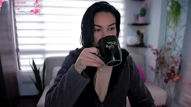 Snapshot of Lunlunera chatting on 10/12/25, 01:10 Lunlunera online show from 10/12/25, 01:10