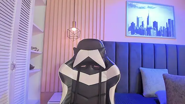 ashlye miller  online show from 11/21/25, 04:00