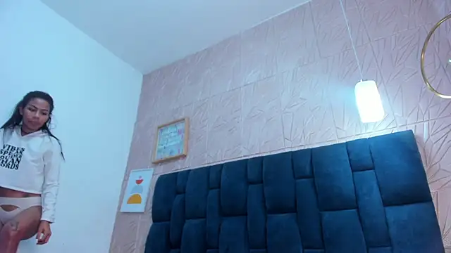 Snapshot of Hellen_Sky chatting on 02/11/25, 07:38 Hellen Sky online show from 02/11/25, 07:38