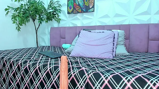 Snapshot of Hellen_Sky chatting on 02/19/25, 10:20 Hellen Sky online show from 02/19/25, 10:20